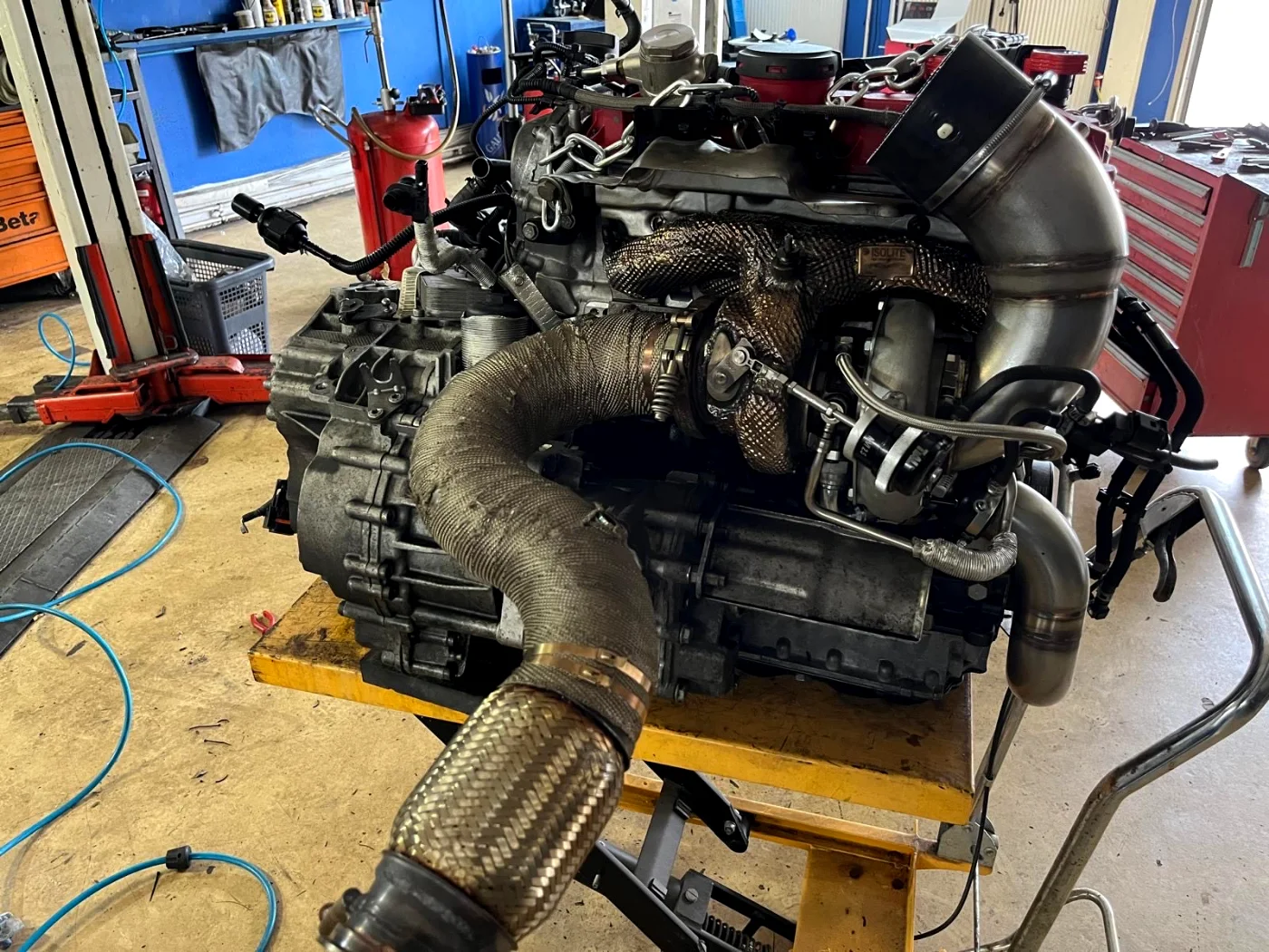 Turbopolnilnik in downpipe s toplotno zaščito